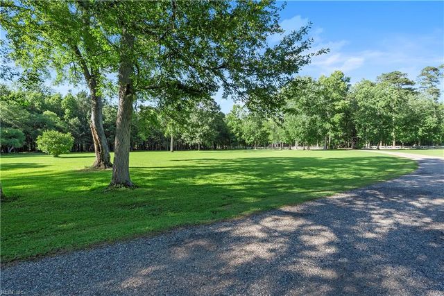 985 Kingston LN, North, VA 23128