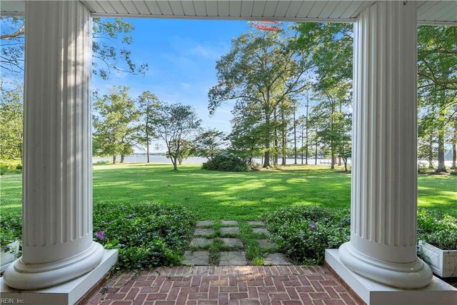 985 Kingston LN, North, VA 23128