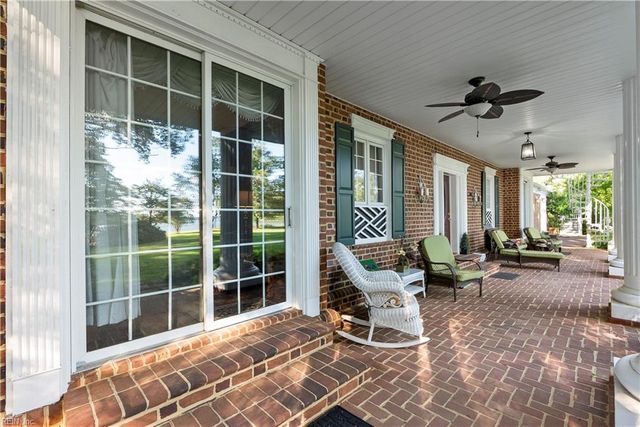 985 Kingston LN, North, VA 23128