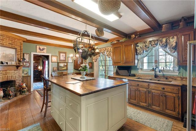 985 Kingston LN, North, VA 23128