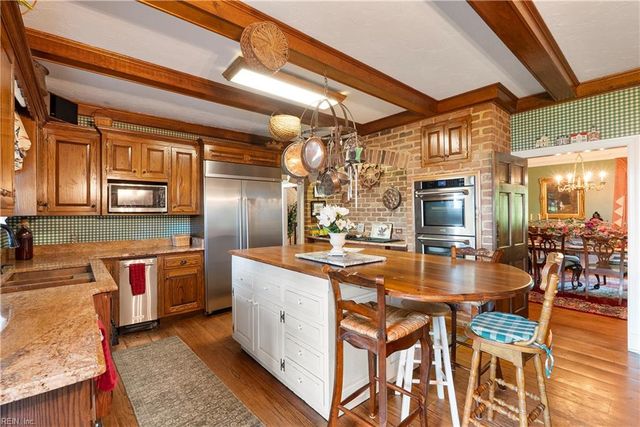 985 Kingston LN, North, VA 23128