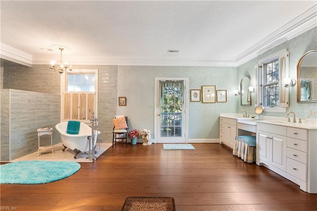 985 Kingston LN, North, VA 23128