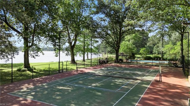 985 Kingston LN, North, VA 23128
