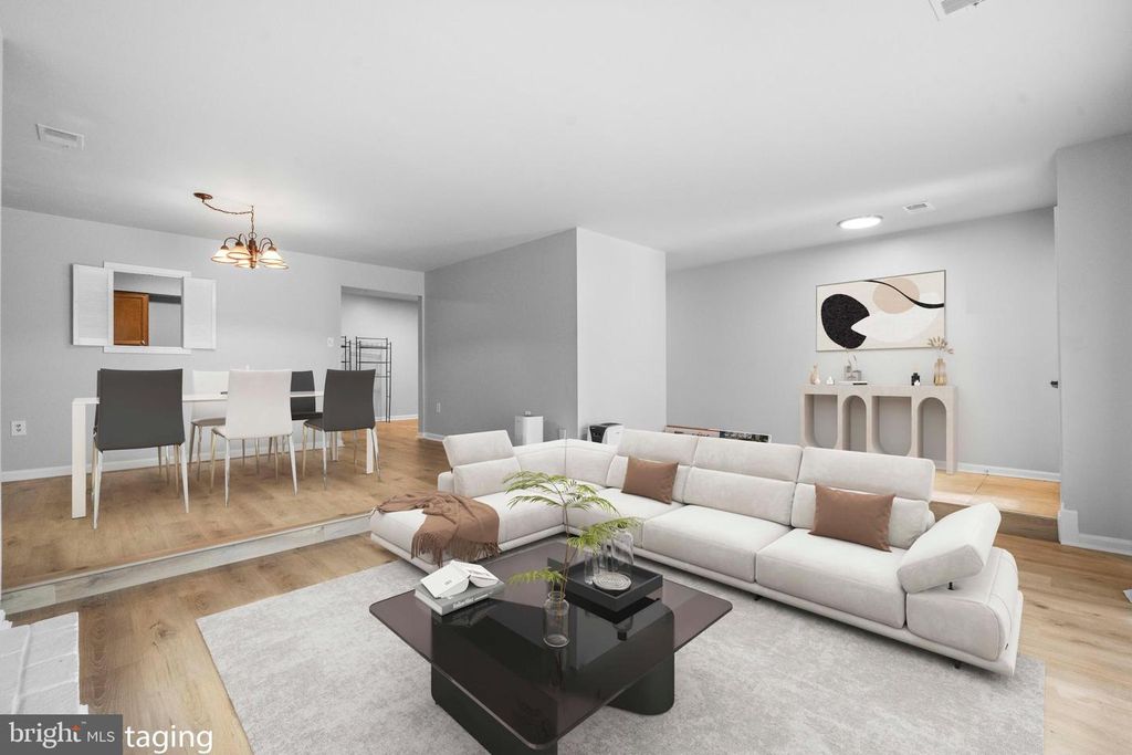 3824 PERSIMMON CIR, Fairfax, VA 22031