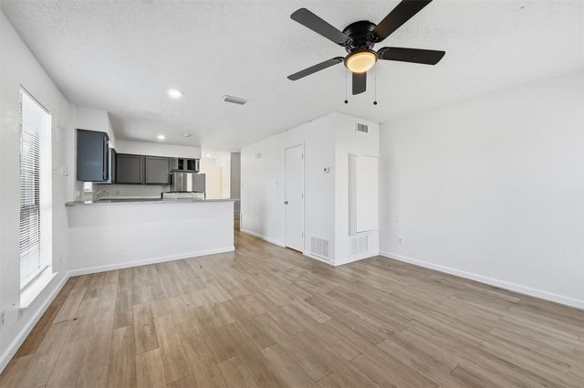 112 Brookside Drive, Duncanville, TX 75137