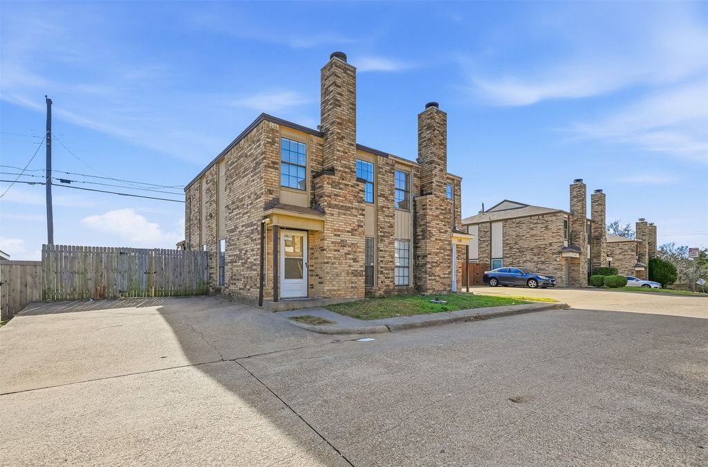 112 Brookside Drive, Duncanville, TX 75137