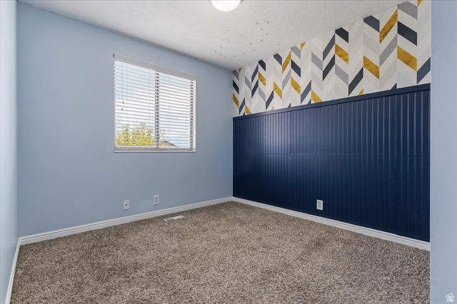 6085 S PARK WOOD DR, Kearns, UT 84118