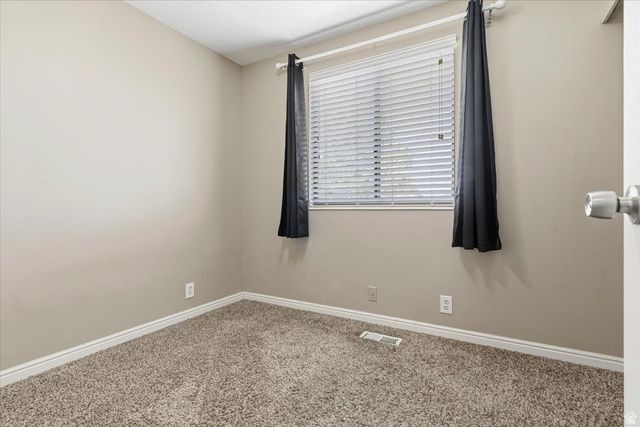 6085 S PARK WOOD DR, Kearns, UT 84118
