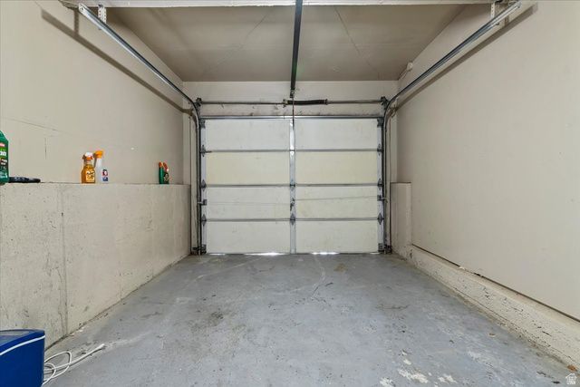 6085 S PARK WOOD DR, Kearns, UT 84118