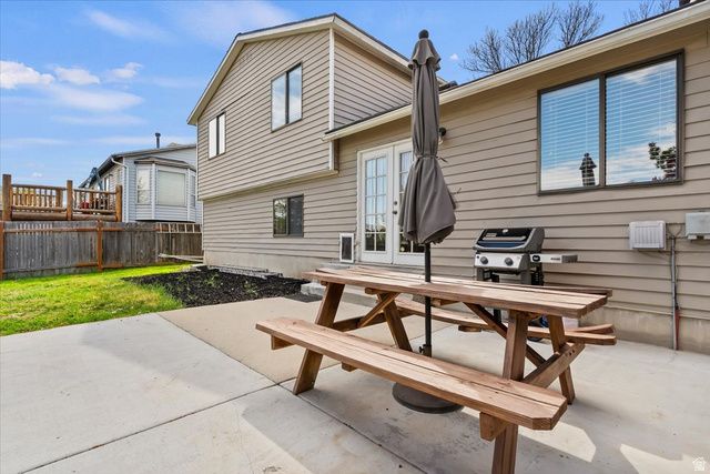 6085 S PARK WOOD DR, Kearns, UT 84118