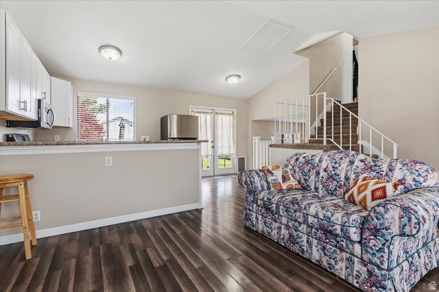 6085 S PARK WOOD DR, Kearns, UT 84118