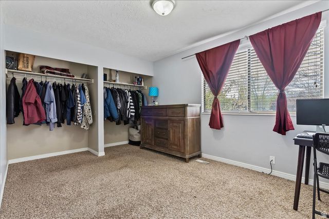 6085 S PARK WOOD DR, Kearns, UT 84118