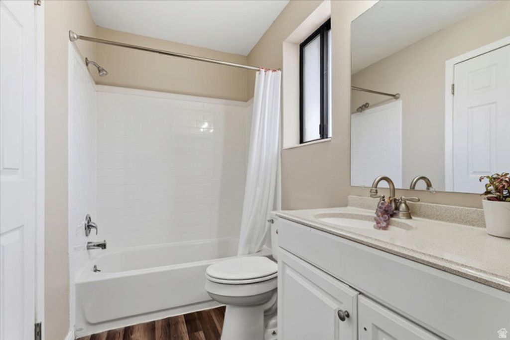 Image 12 of property listing at 6085 S PARK WOOD DR, Kearns, UT 84118