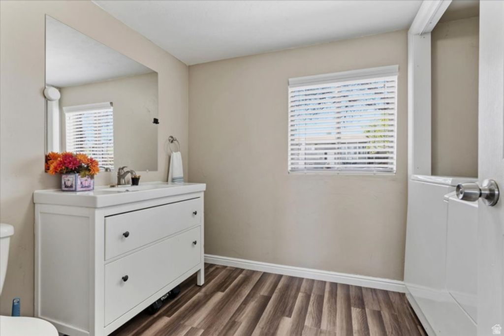 Image 17 of property listing at 6085 S PARK WOOD DR, Kearns, UT 84118