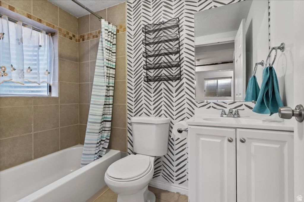 Image 19 of property listing at 6085 S PARK WOOD DR, Kearns, UT 84118