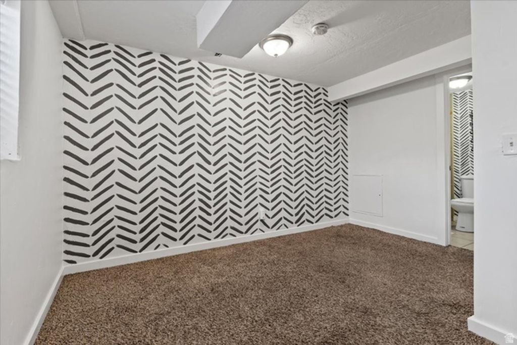 Image 20 of property listing at 6085 S PARK WOOD DR, Kearns, UT 84118