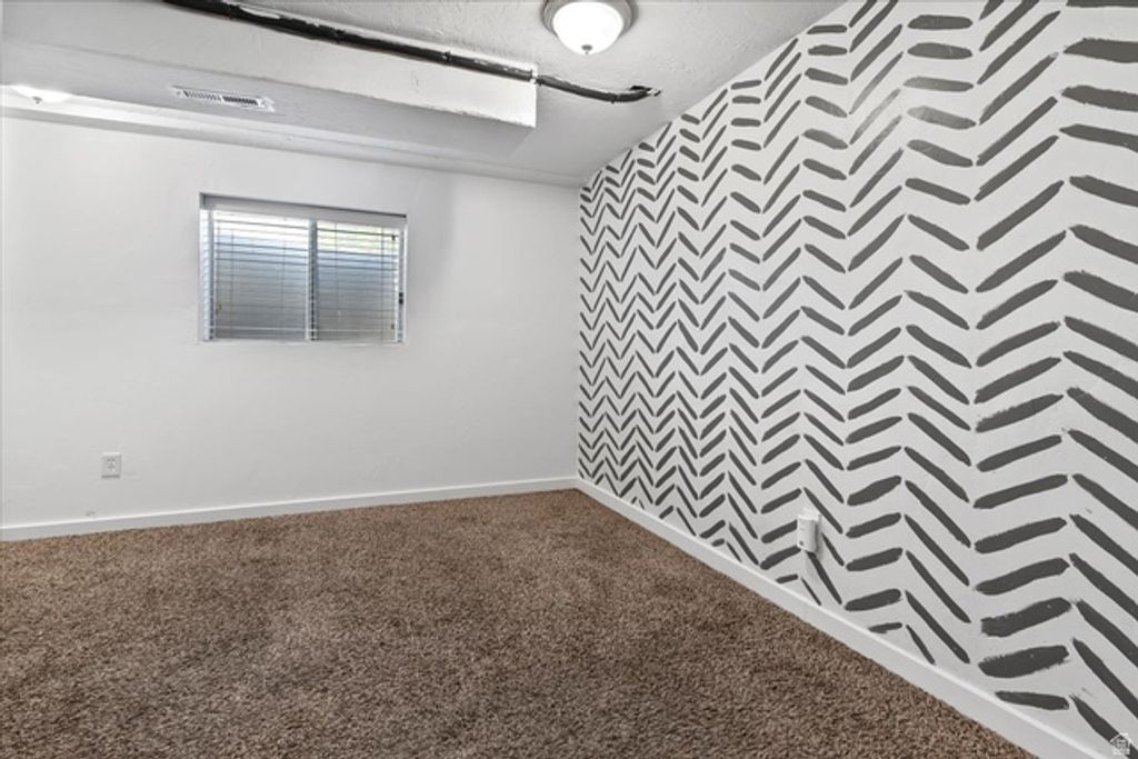Image 21 of property listing at 6085 S PARK WOOD DR, Kearns, UT 84118