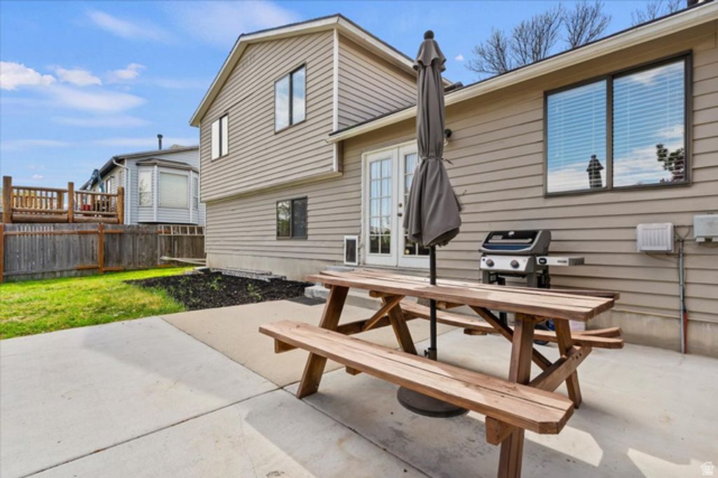 Image 25 of property listing at 6085 S PARK WOOD DR, Kearns, UT 84118