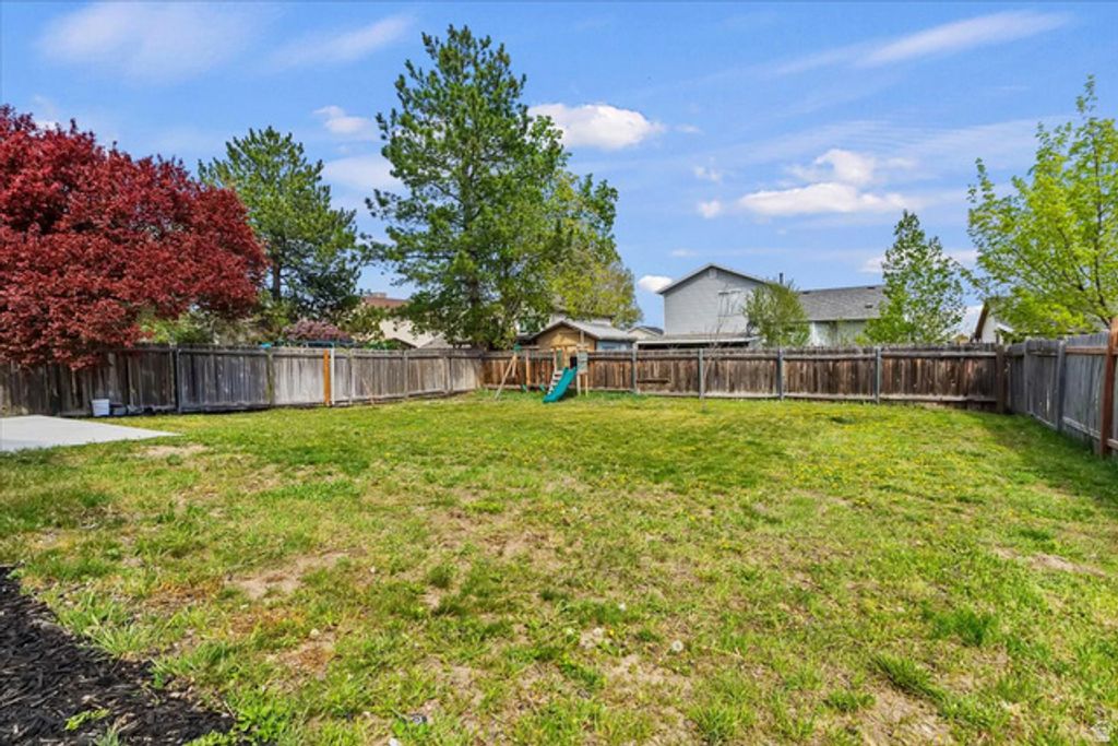 Image 28 of property listing at 6085 S PARK WOOD DR, Kearns, UT 84118