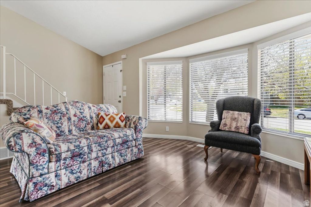Image 6 of property listing at 6085 S PARK WOOD DR, Kearns, UT 84118
