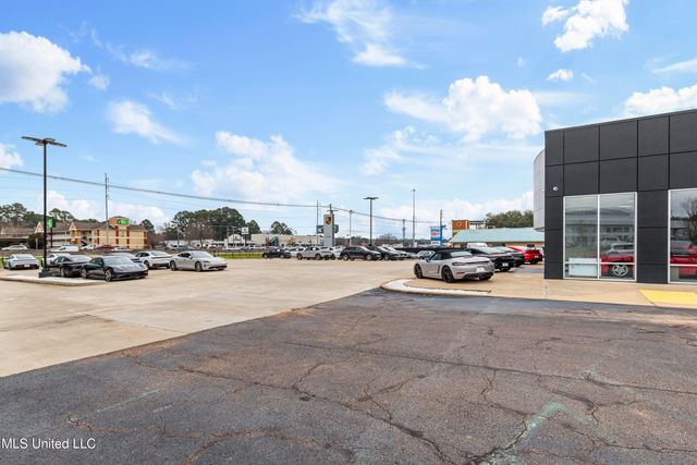 5385 N I 55 Street, Jackson, MS 39206