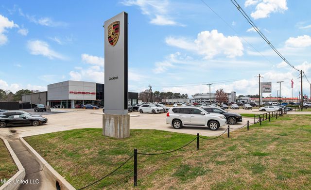 5385 N I 55 Street, Jackson, MS 39206