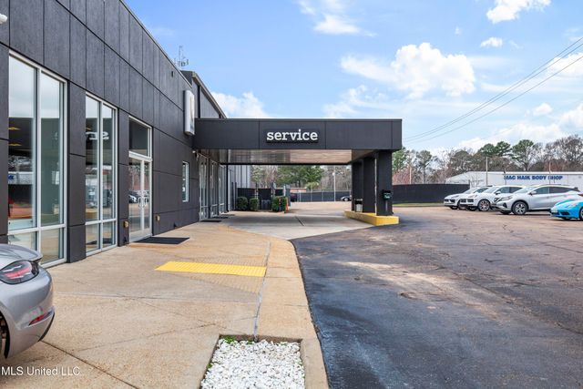 5385 N I 55 Street, Jackson, MS 39206