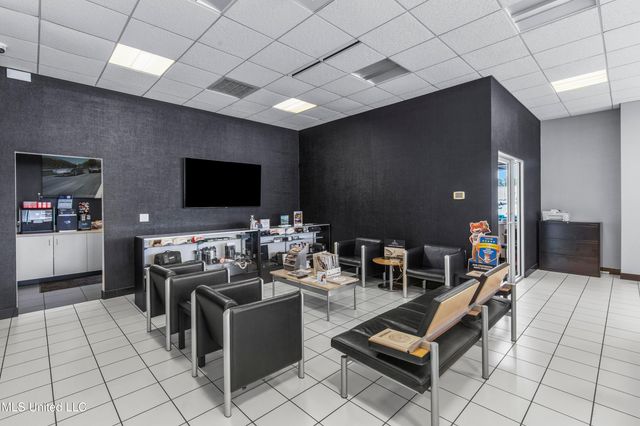 5385 N I 55 Street, Jackson, MS 39206