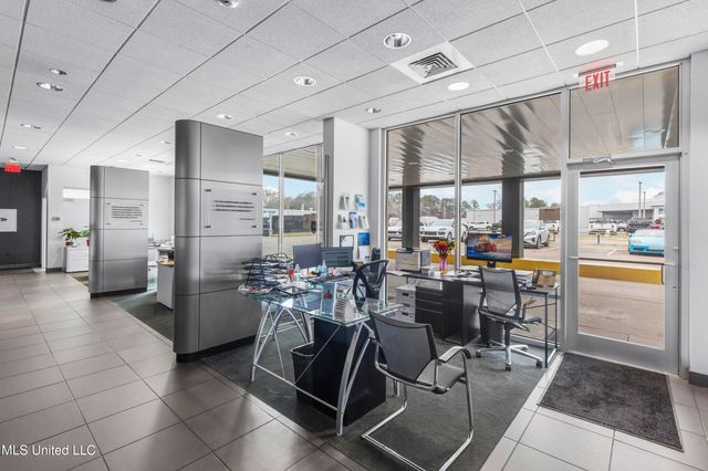 5385 N I 55 Street, Jackson, MS 39206