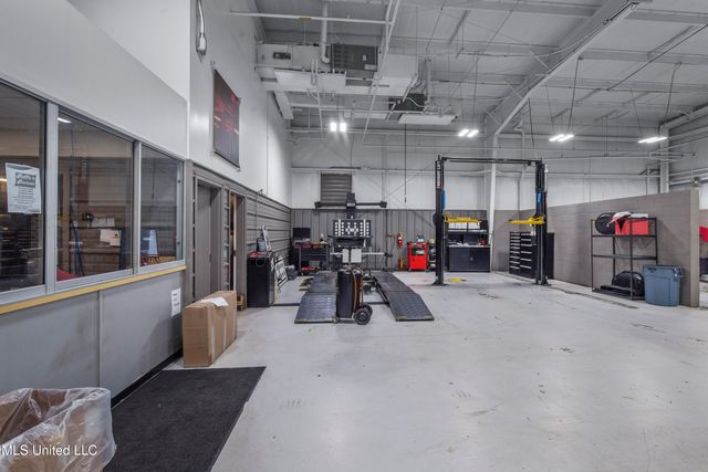 5385 N I 55 Street, Jackson, MS 39206