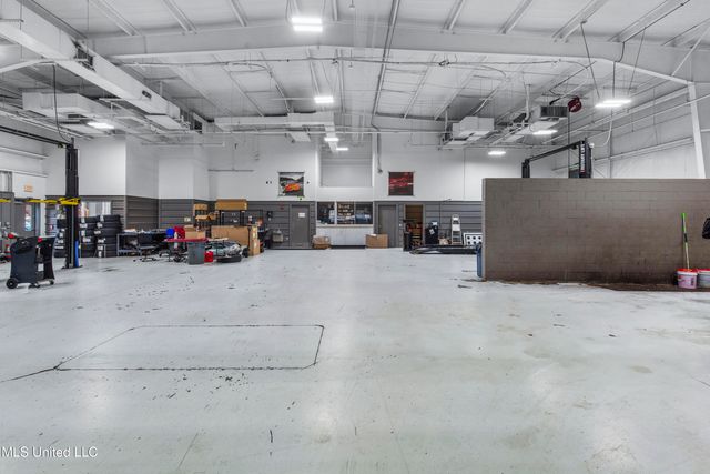5385 N I 55 Street, Jackson, MS 39206