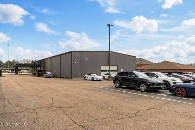 5385 N I 55 Street, Jackson, MS 39206