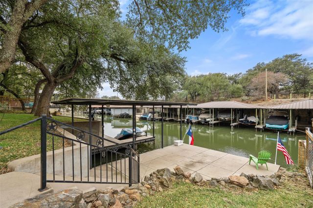 118 Bridgepoint DR, Kingsland, TX 78639