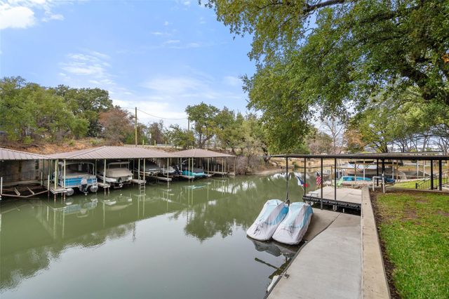 118 Bridgepoint DR, Kingsland, TX 78639