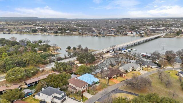 118 Bridgepoint DR, Kingsland, TX 78639