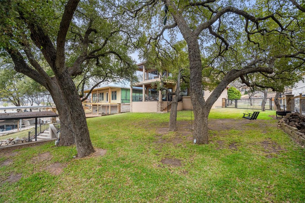 118 Bridgepoint DR, Kingsland, TX 78639