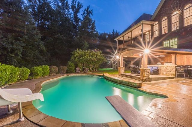 1617 Holly Ridge Drive, Loganville, GA 30052
