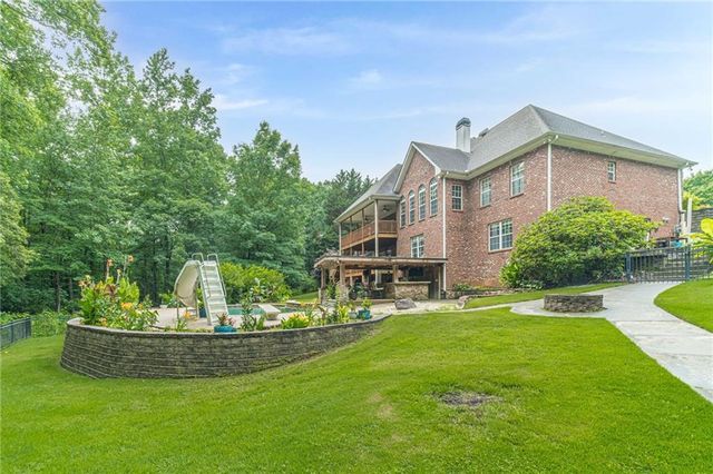 1617 Holly Ridge Drive, Loganville, GA 30052