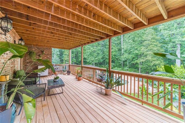1617 Holly Ridge Drive, Loganville, GA 30052
