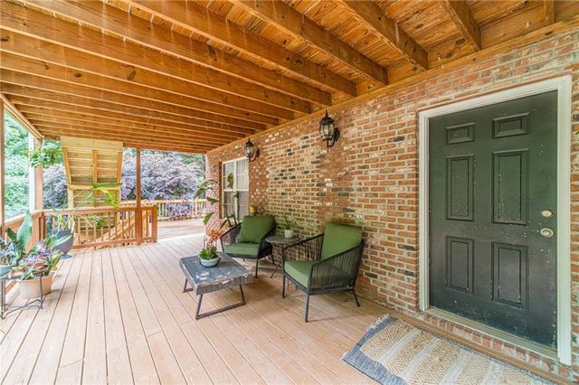 1617 Holly Ridge Drive, Loganville, GA 30052