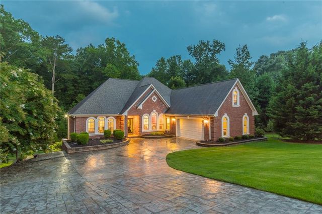 1617 Holly Ridge Drive, Loganville, GA 30052