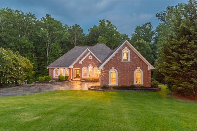 1617 Holly Ridge Drive, Loganville, GA 30052