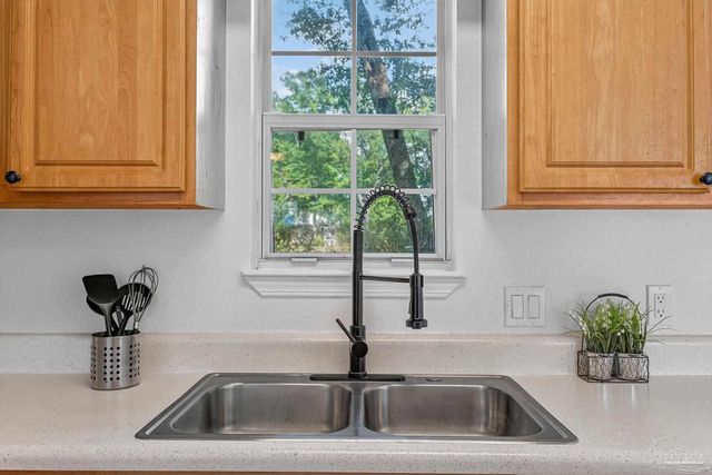 7150 Heather Oaks Dr, Pensacola, FL 32506