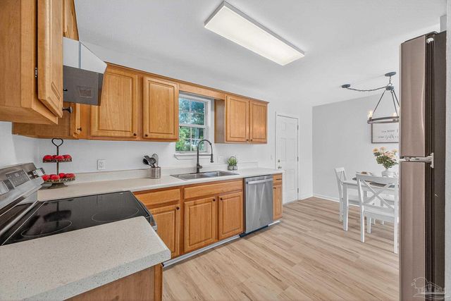 7150 Heather Oaks Dr, Pensacola, FL 32506