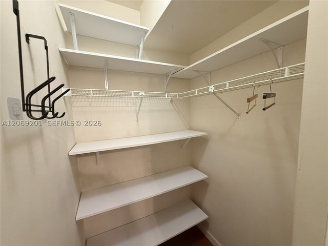 915 8th St 102, Miami Beach, FL 33139