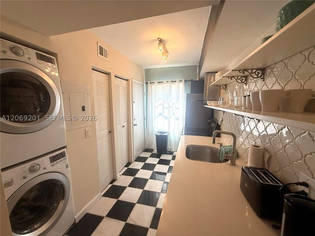 915 8th St 102, Miami Beach, FL 33139