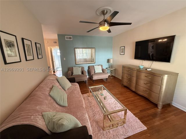 915 8th St 102, Miami Beach, FL 33139