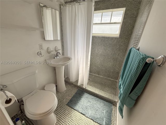 915 8th St 102, Miami Beach, FL 33139