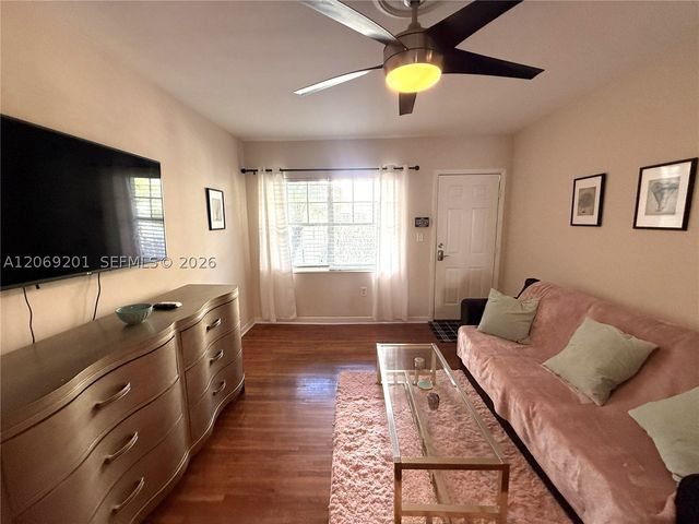 915 8th St 102, Miami Beach, FL 33139