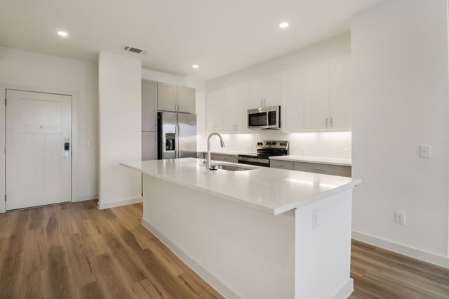 405 N Ewing Avenue 309, Dallas, TX 75203